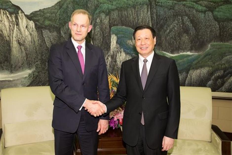 Shanghai mayor meets Polish ambassador to China