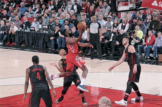 Rockets hold off red-hot Blazers