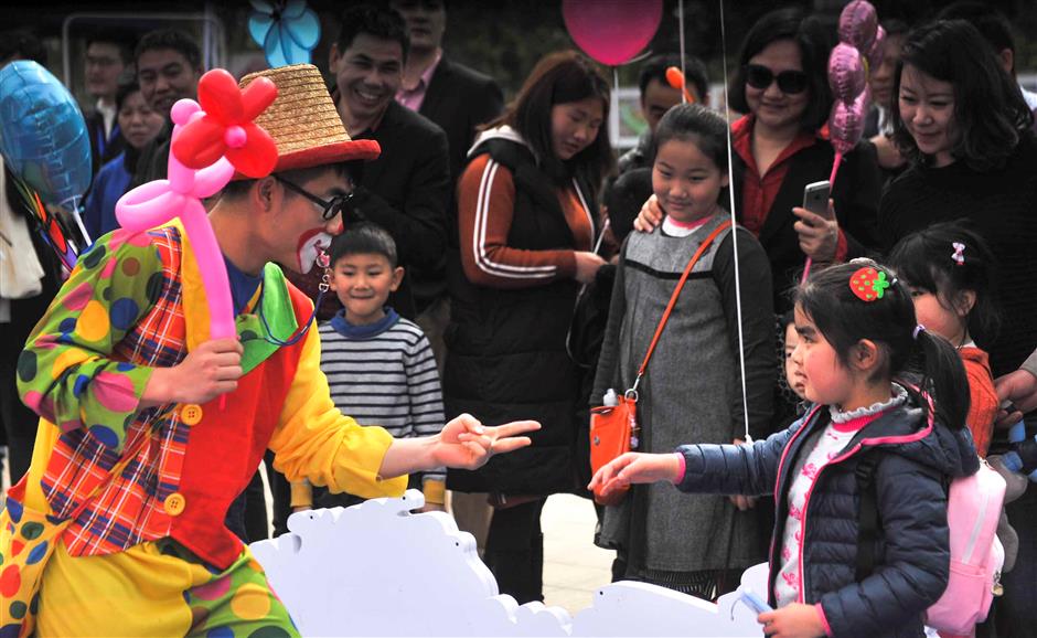 Visitors receive discount passports at cherry blossom festival