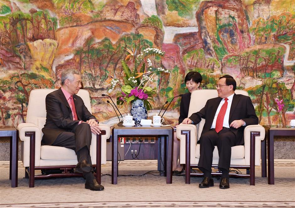 Shanghai Party chief and Singapore PM agree on further cooperation