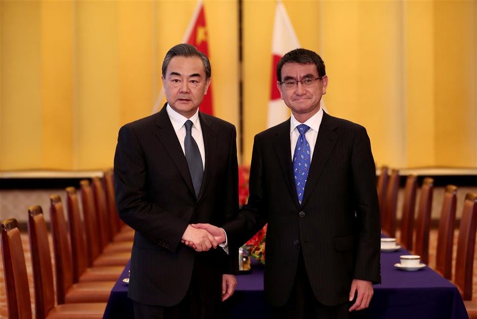 Chinese, Japanese foreign ministers meet on bilateral ties