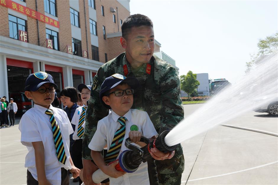 Fire safety education a fun day for foreign students in Pudong