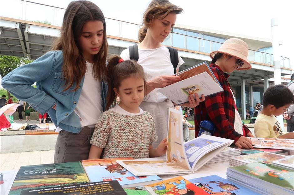 Reading activities held around the city mark World Book Day