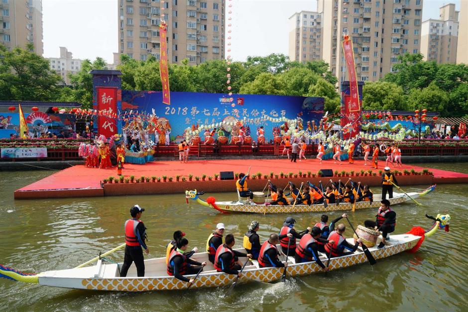 Traditional Shengtang temple fair kicks off in Pudong