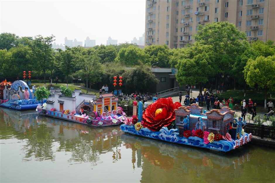 Traditional Shengtang temple fair kicks off in Pudong