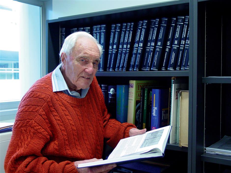 Australia's oldest scientist heads to Switzerland to end life