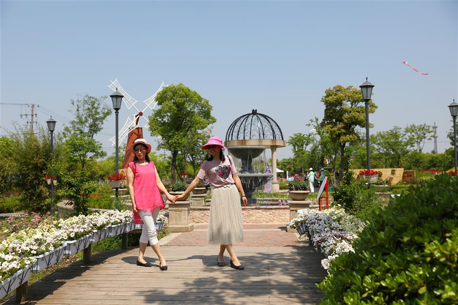 Flower art festival lets visitors relax and smell the roses