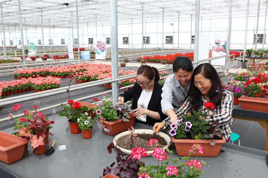 Flower art festival lets visitors relax and smell the roses