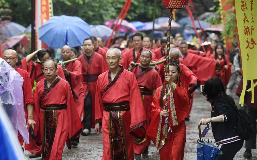 Traditional rituals held in E China's Hangzhou as locals observe 'Lixia'