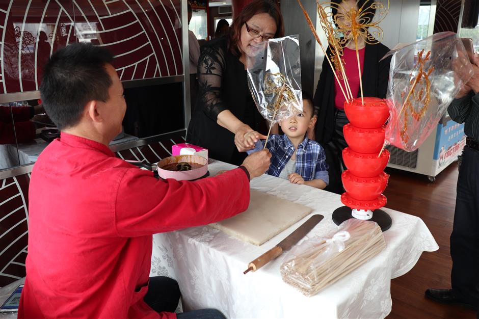 Culture abundant on resumed Huangpu River sightseeing cruise