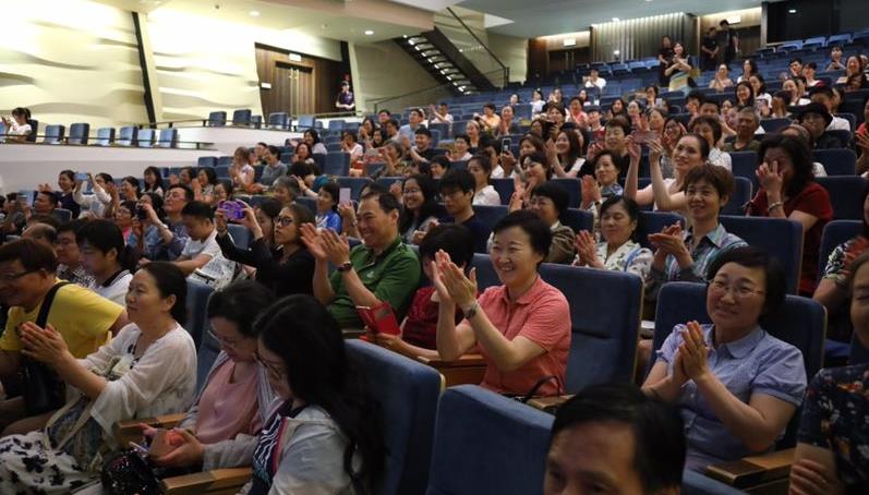 Modern dancer gives free lecture to local audience