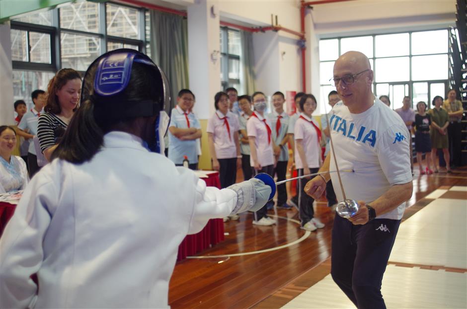 300 fencers from 31 countries compete in Jing'an District