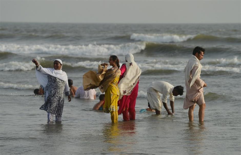 65 die of heatstroke in Pakistan's Karachi