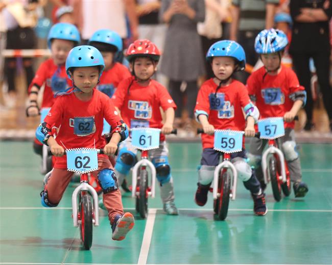 Kids gather for push-bike showdown