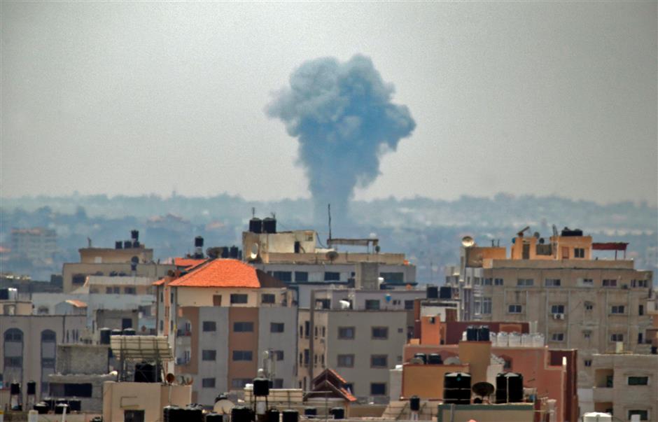 Gaza militants launch barrages across border, Israel strikes back