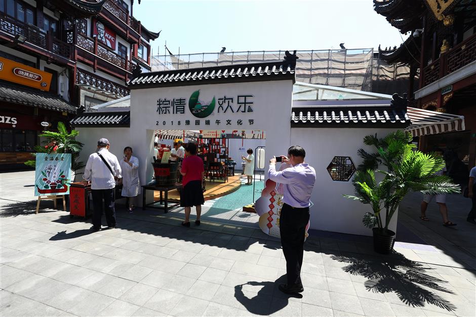 Dragon-boat celebrations begin in earnest at Yuyuan malls