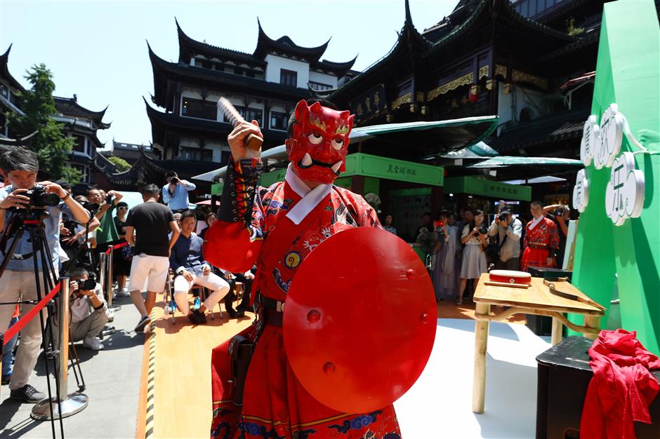 Dragon-boat celebrations begin in earnest at Yuyuan malls