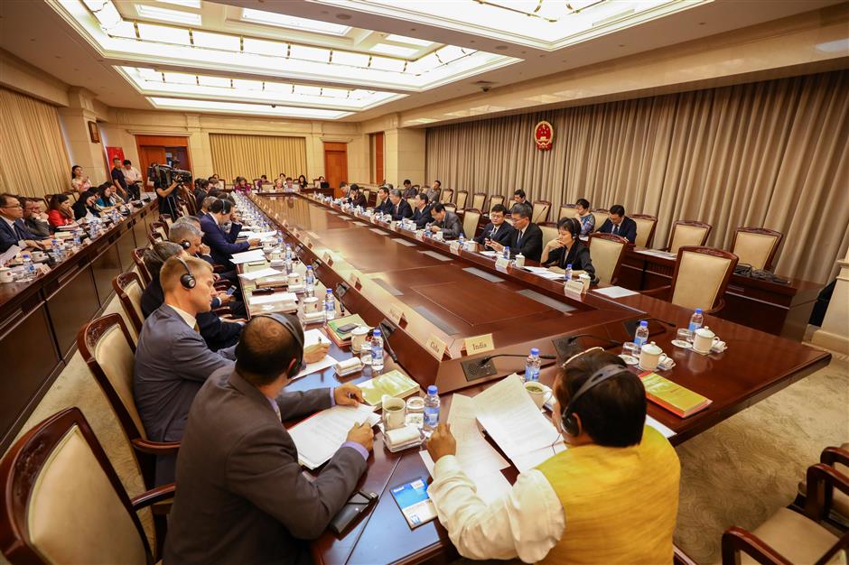 Foreign diplomats visit Shanghai People's Congress