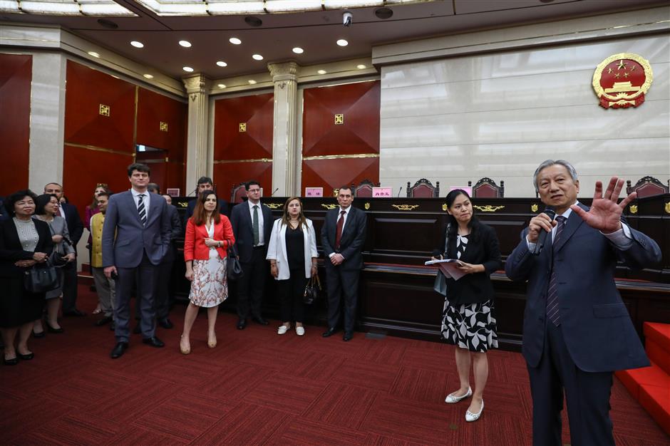 Foreign diplomats visit Shanghai People's Congress