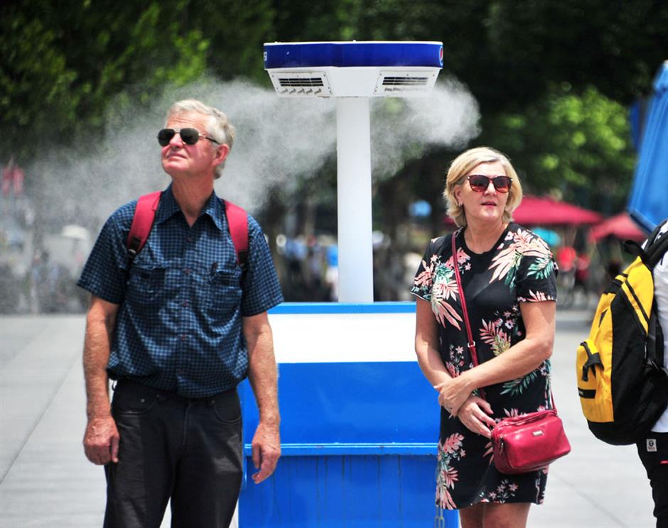 No respite from heat as mercury hits year's high