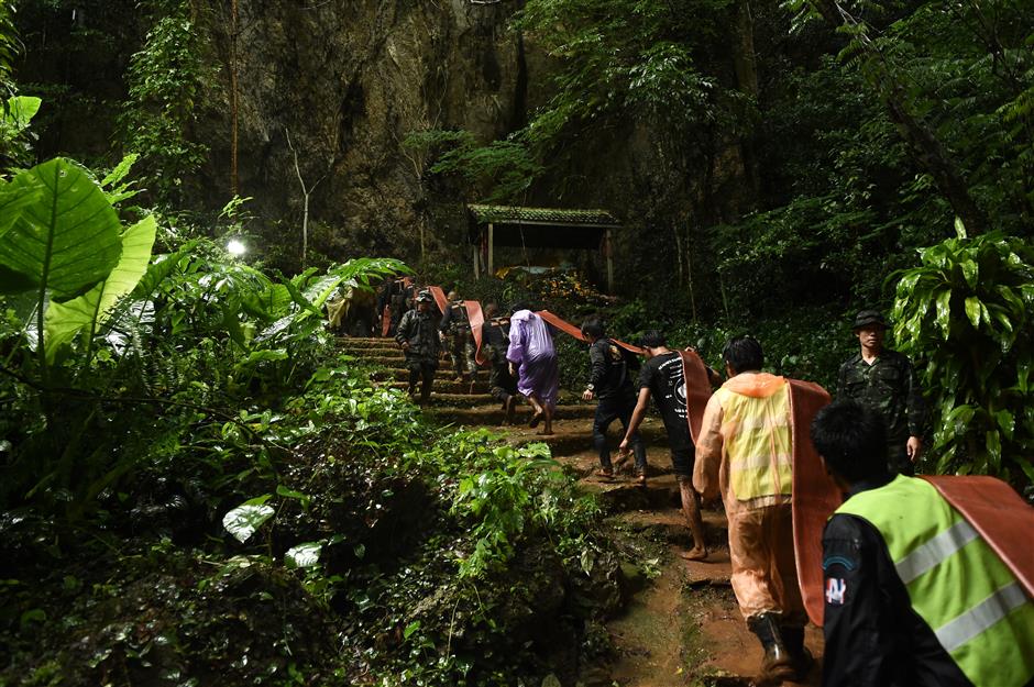 Rainfall hampers rescue for children stuck in Thai cave