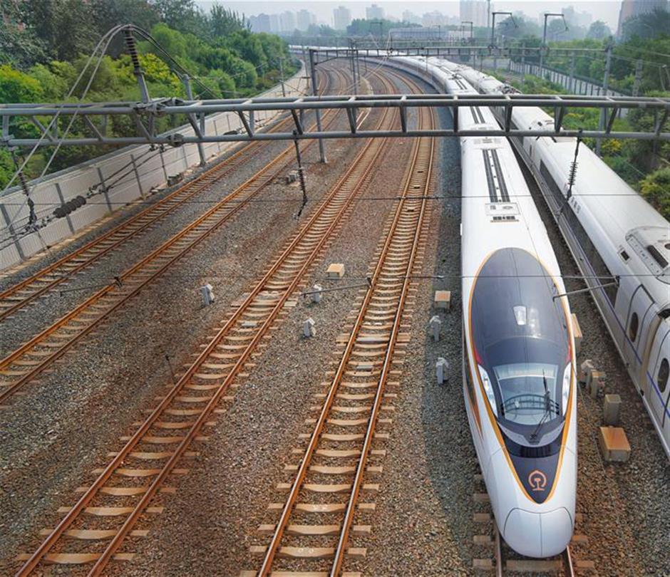 New Fuxing bullet train runs on Beijing-Shanghai line for first time