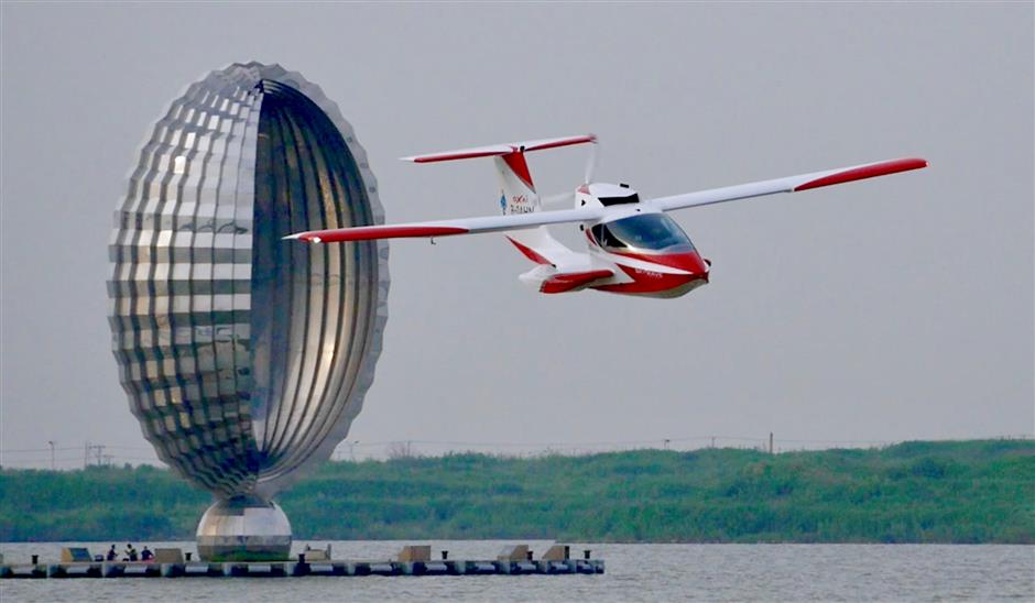 Shanghai-made light aircraft takes to skies