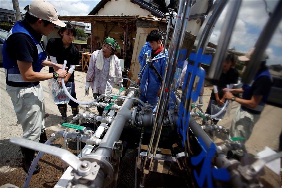 House-to-house search after flooding in Japan