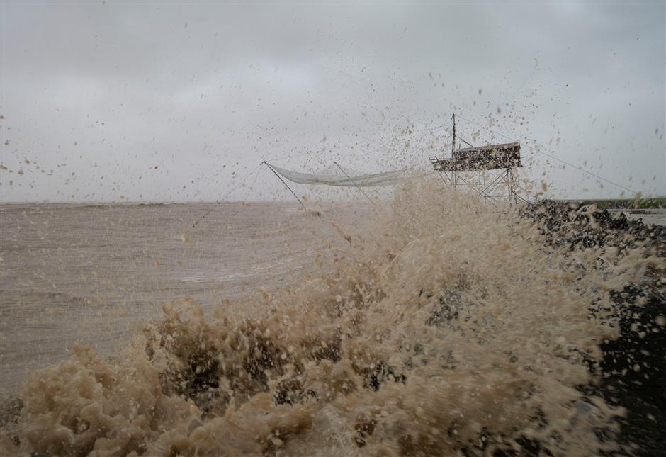 Lingang braces for Typhoon Ampil