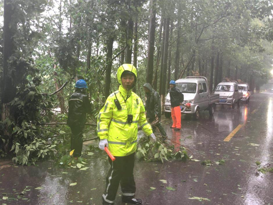 Lingang braces for Typhoon Ampil