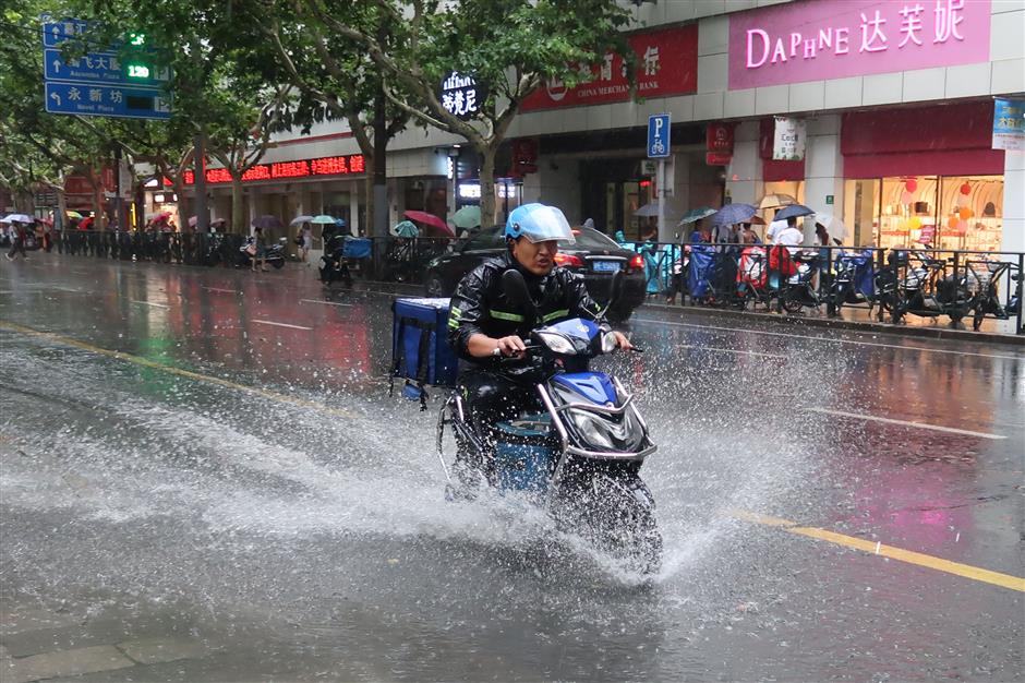 Shanghai back to normal after typhoon lashes city