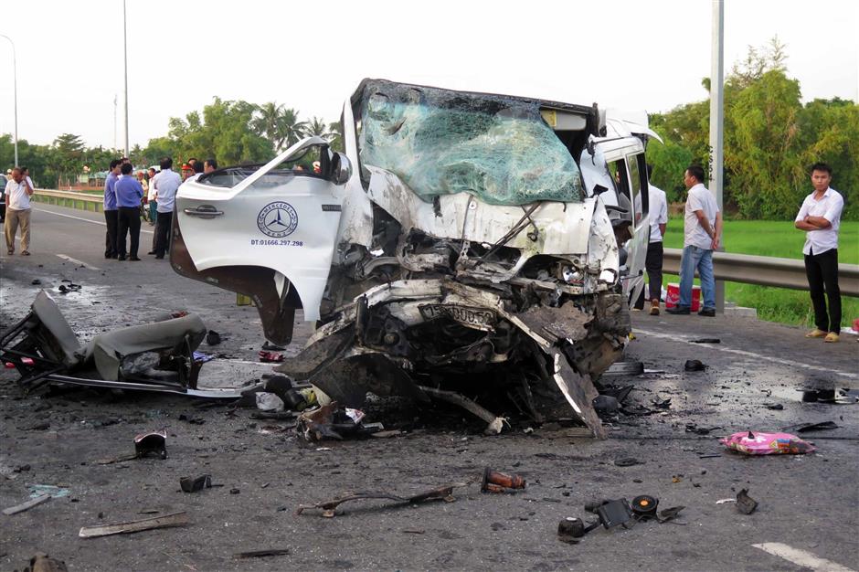 14 killed in Vietnam wedding party car crash