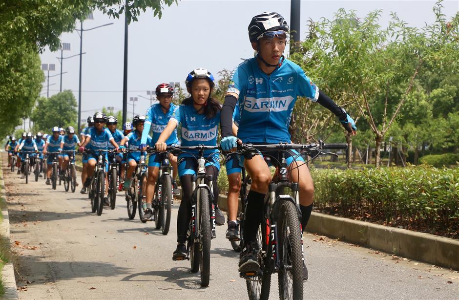 Taiwan teens begin 100km cycling tour