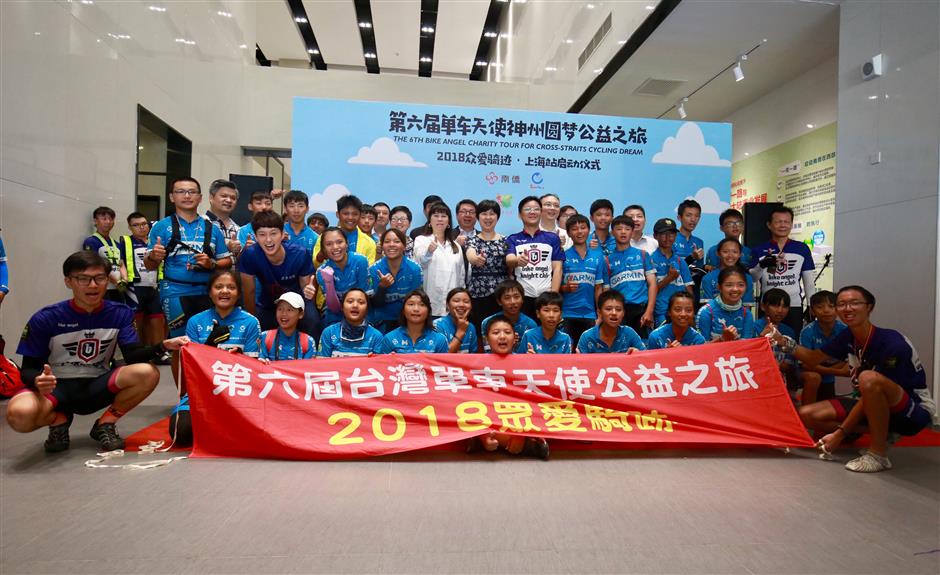 Taiwan teens begin 100km cycling tour