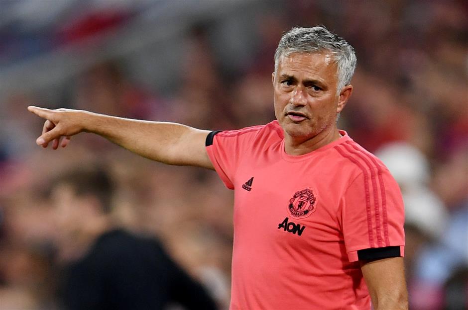 Mourinho warns of tough times if United fail to improve squad