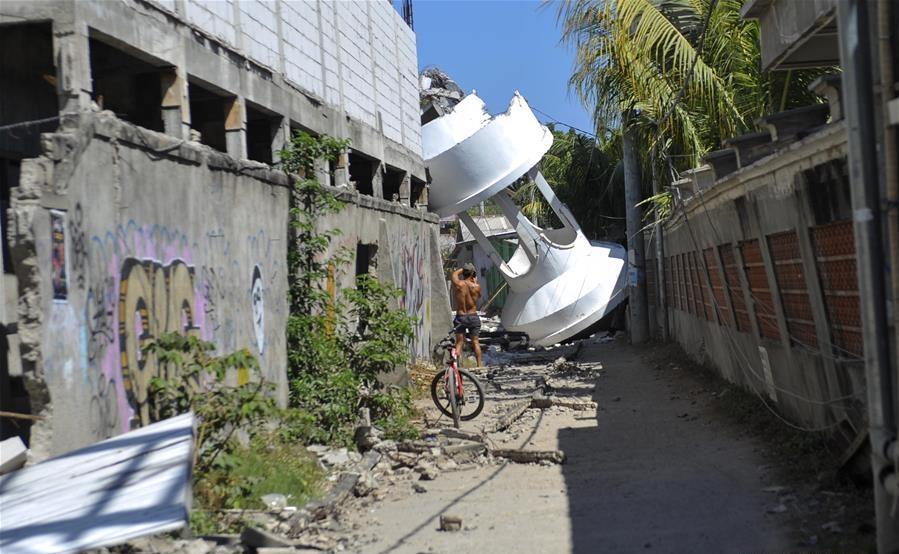 Rescuers scramble to retrieve survivors of Indonesia's strong quake as aftershock amplifies risks