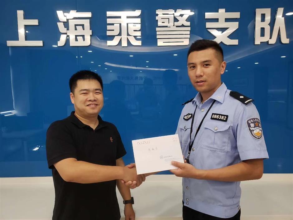 Policeman donates rare blood hours before work