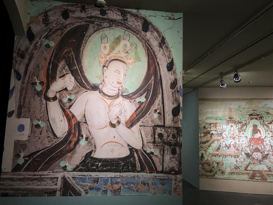 English tour guide available for Dunhuang exhibition