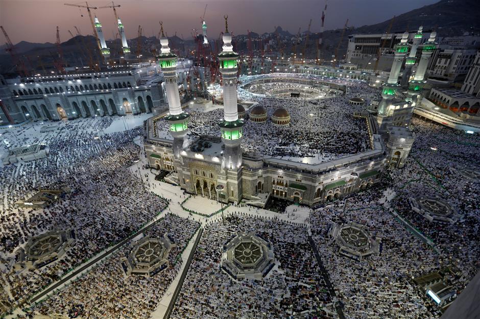 Hajj-bound Canadian Muslims, Saudi students face conundrum