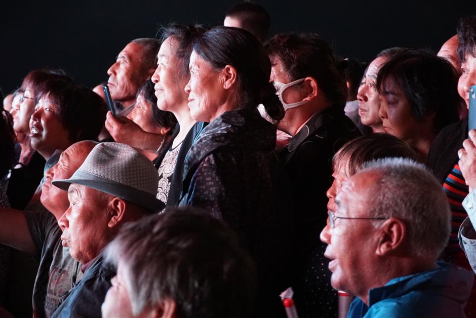 Artists perform for Inner Mongolian herders