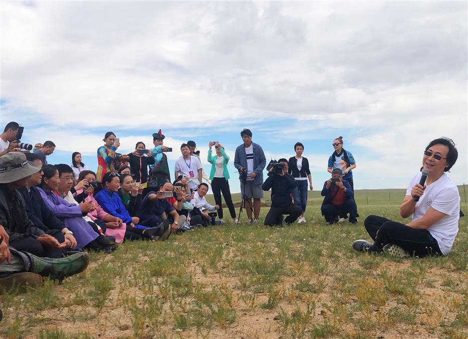 Artists perform for Inner Mongolian herders