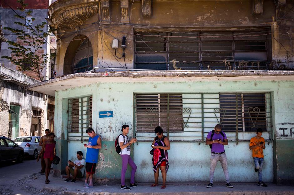 Cuba tests free mobile Internet access