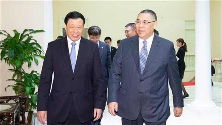 Shanghai mayor vows closer cooperation during his visit to Macau