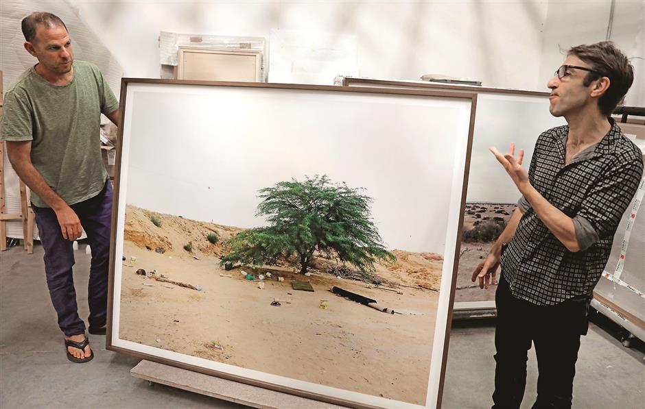 Migrants unseen in Israeli photographer's exhibit