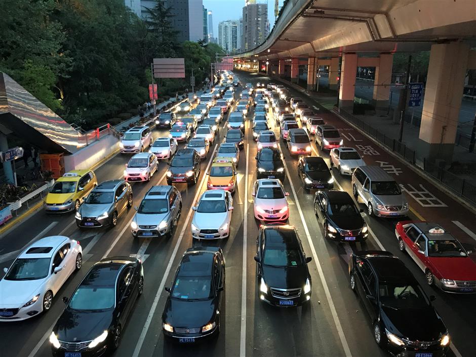 China's auto sales set to grow modest 2 to 3 percent in 2018