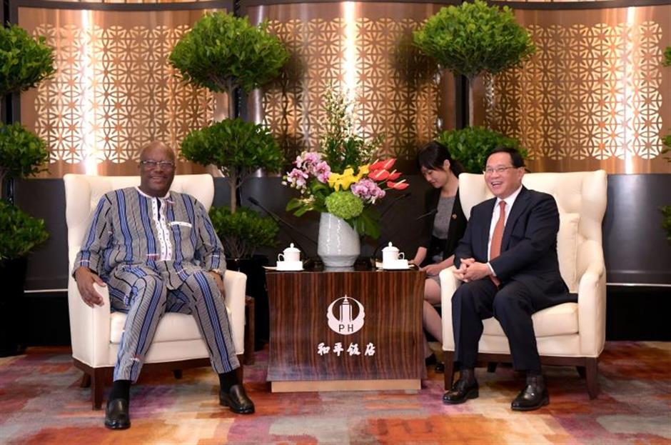 Shanghai Party chief meets president of Burkina Faso