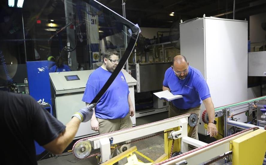 American workers find growth opportunities in Chinese glasswork