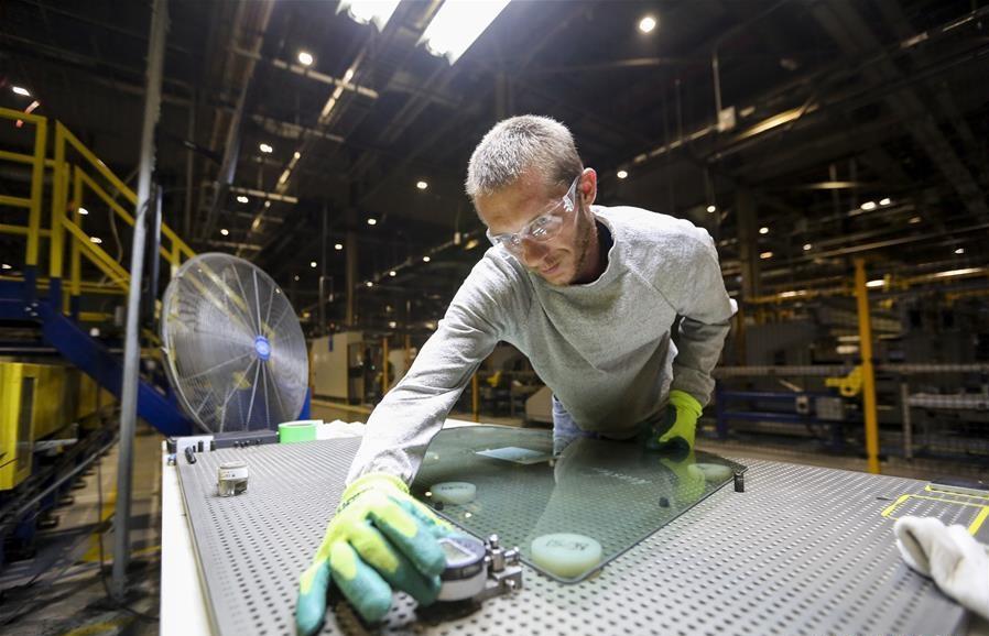 American workers find growth opportunities in Chinese glasswork