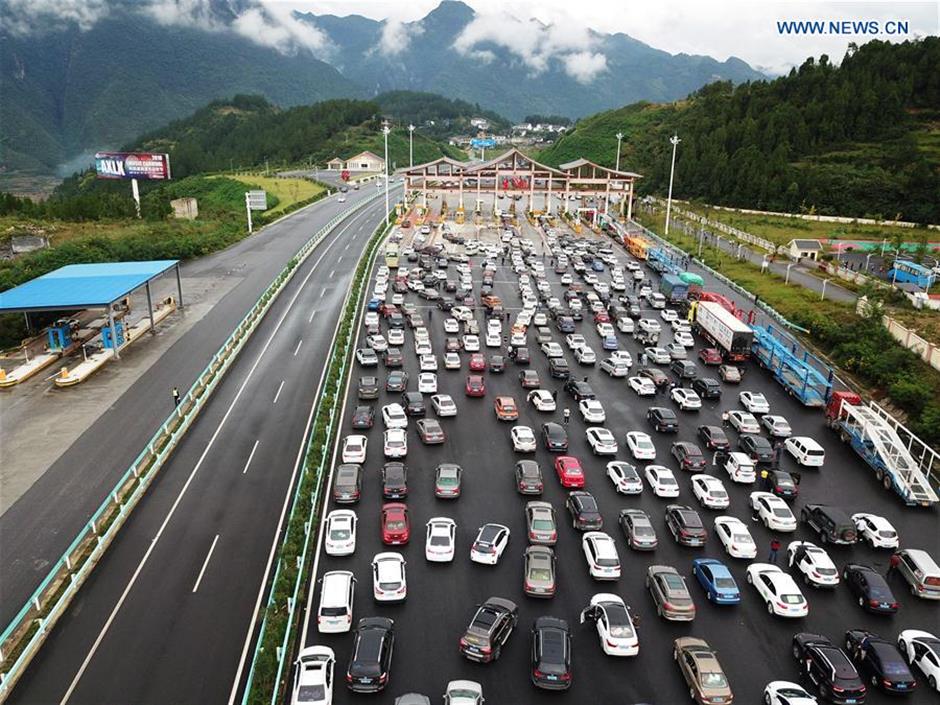 China witnesses travel rush during National Day holiday