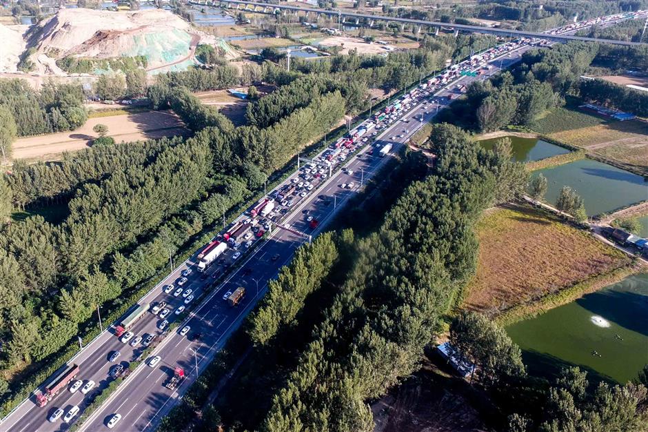 China witnesses travel rush during National Day holiday